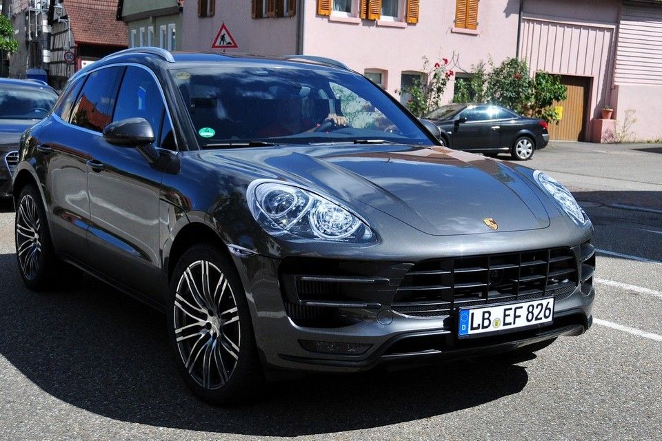 YEN� PORSCHE MACAN TURBO RES�M GALER�S� 