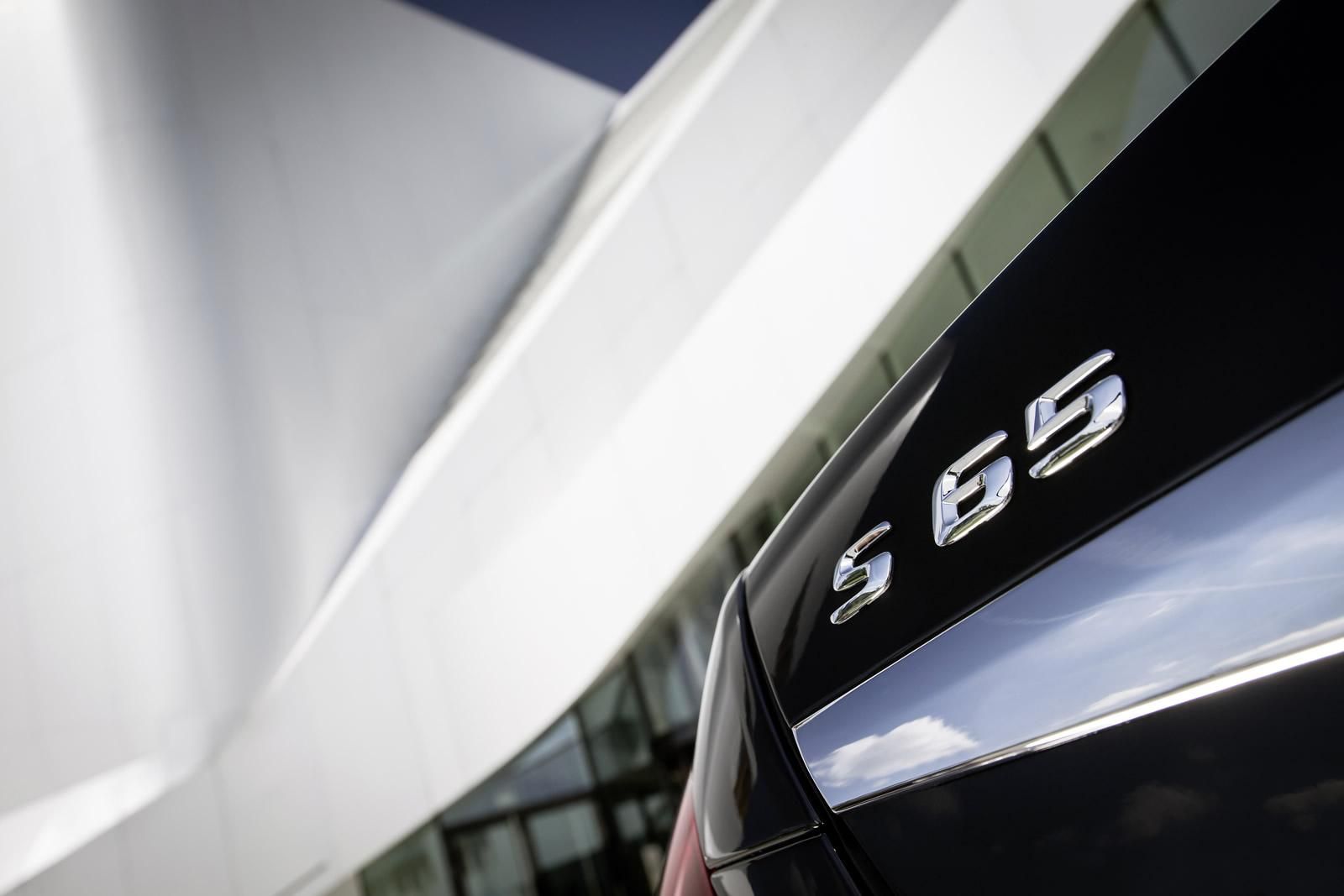 YEN MERCEDES S65 AMG RESM FOTORAF GALERS