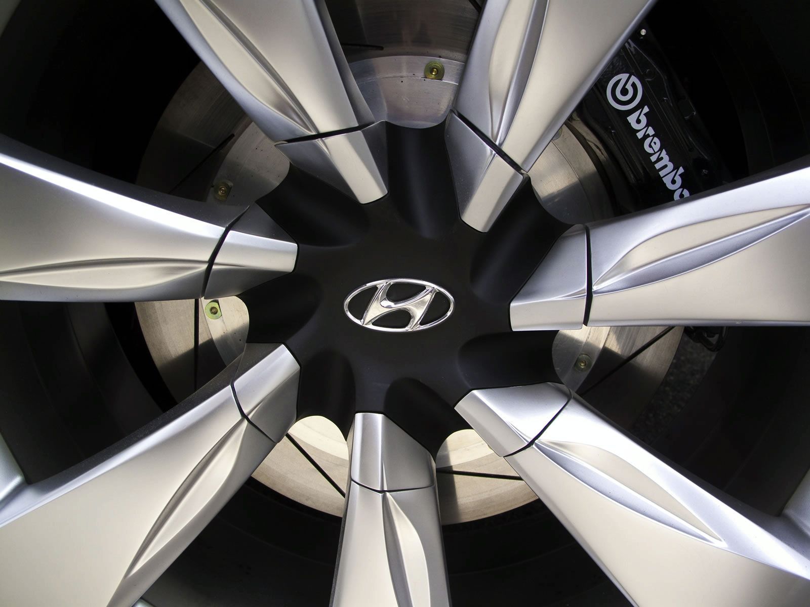 HYUNDA NUVS CONCEPT GALER