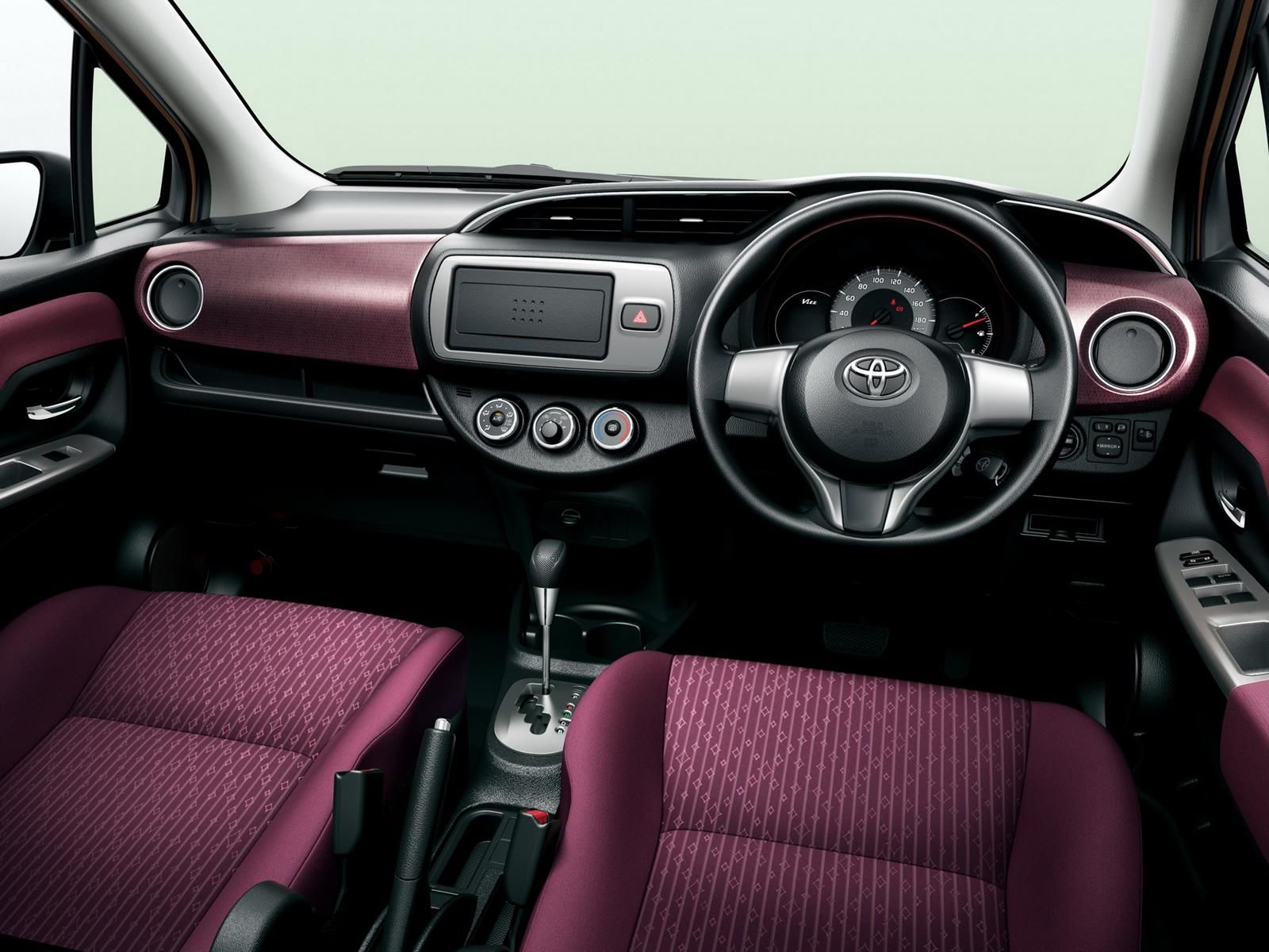 YEN MAKYAJLI TOYOTA YARS 2014 LK RESM GALERS
