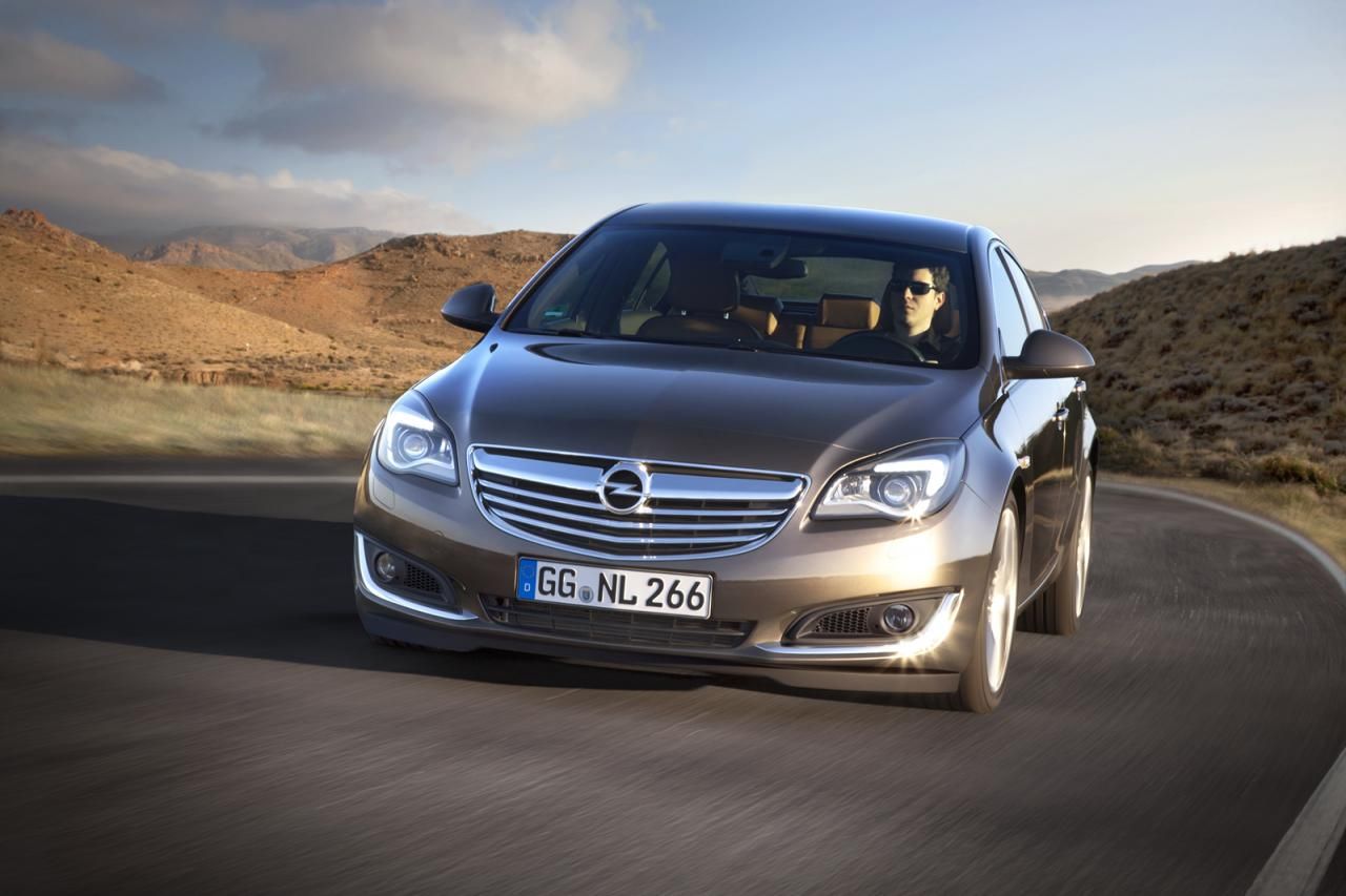 YEN MAKYAJLI OPEL NSGNA RESM GALER