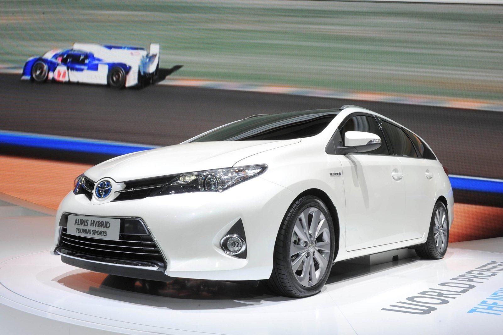 TOYOTA AURS TOURNG GALER