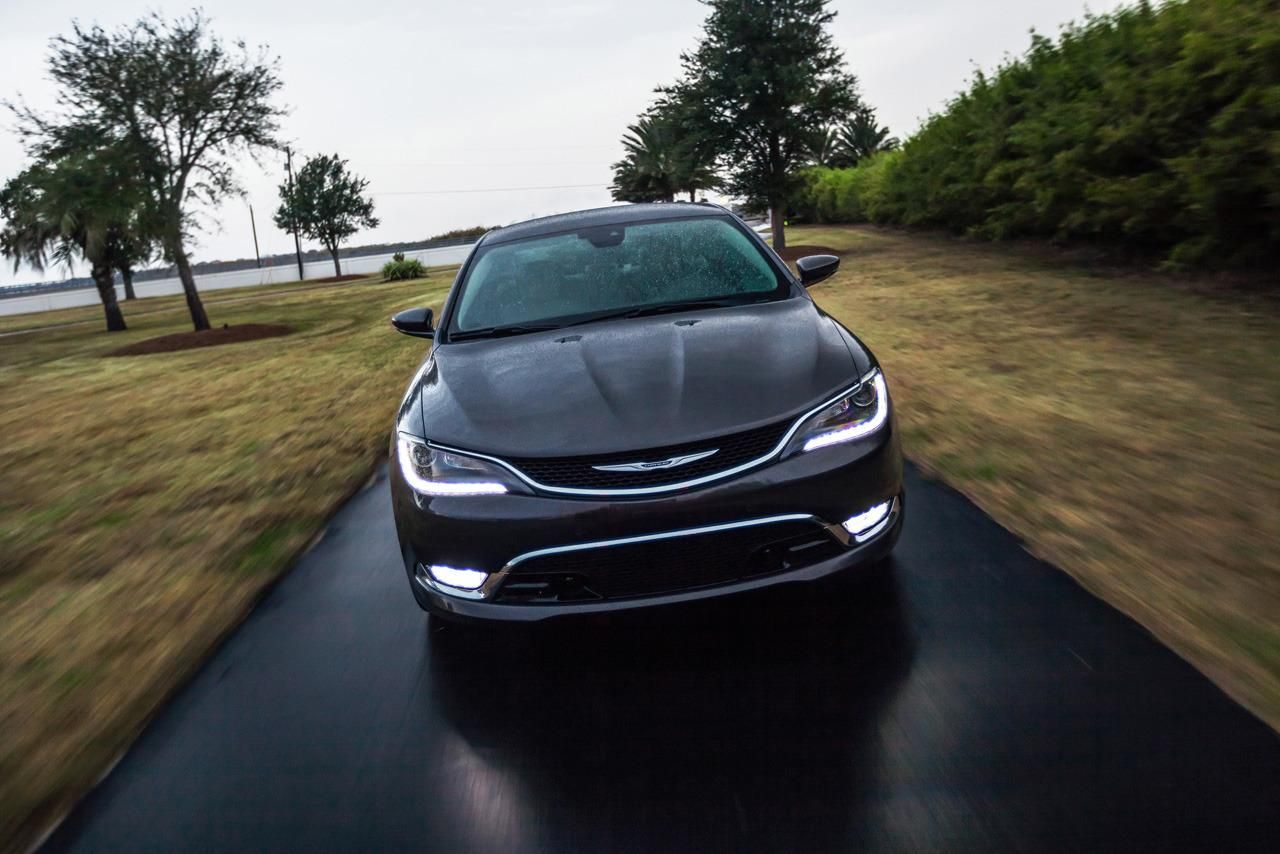 YEN 2015 CHRYSLER 200 AYRINTILI RESM GALERS