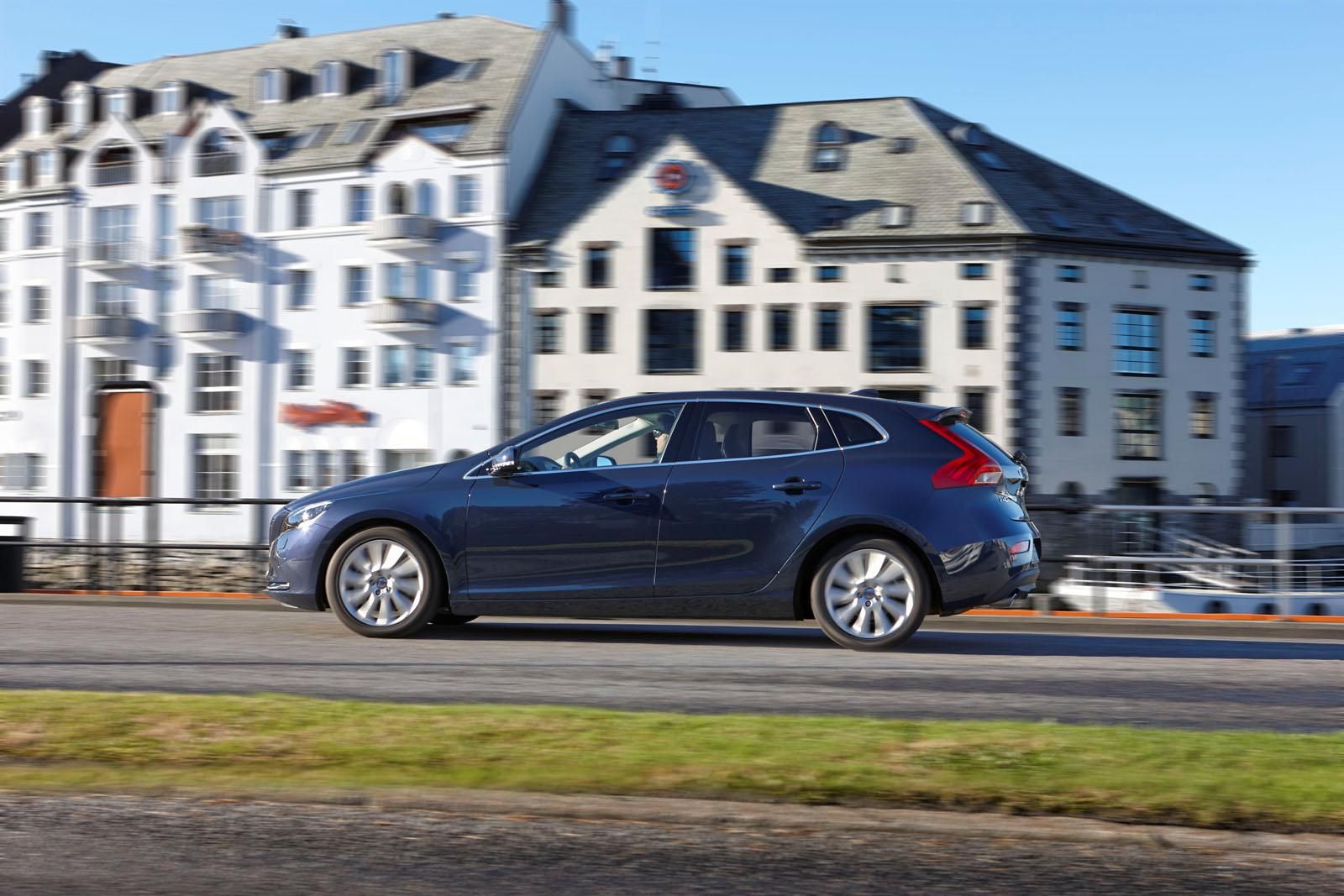 YEN DRVE-E MOTORLU VOLVO V40 RESM GALERS