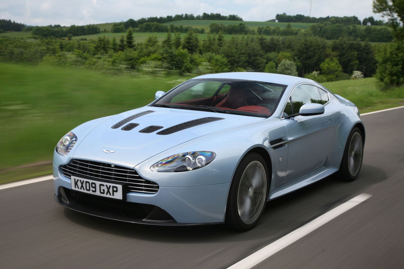 ASTON MARTN V12 VANTAGE GALER
