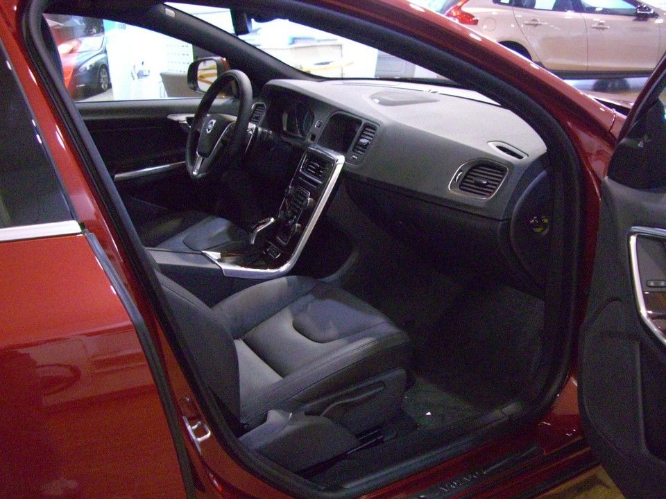 YEN MAKYAJLI 2014 VOLVO S60 SATITA RESM GALERS
