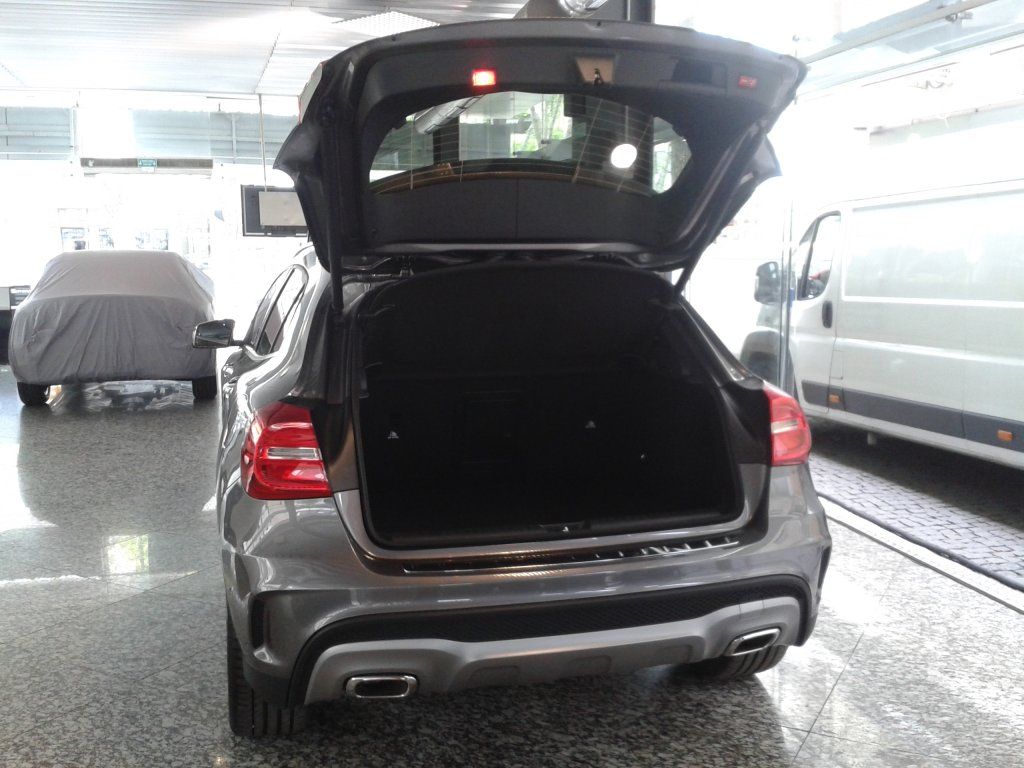 YEN MERCEDES GLA SATITA RESM GALERS