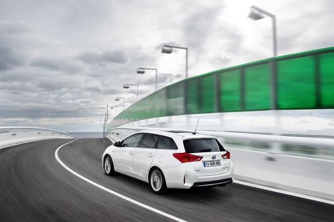 YEN TOYOTA AURS TOURNG SPORTS RESM FOTORAF GALERS