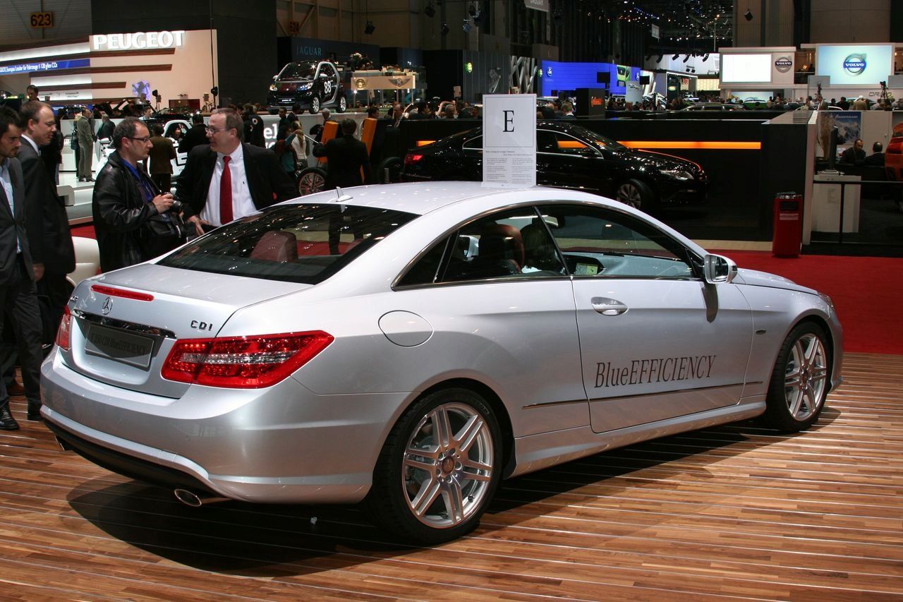 MERCEDES E COUPE (2010) GALER