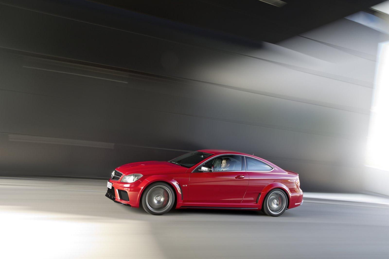 MERCEDES C63 AMG BLACK GALER
