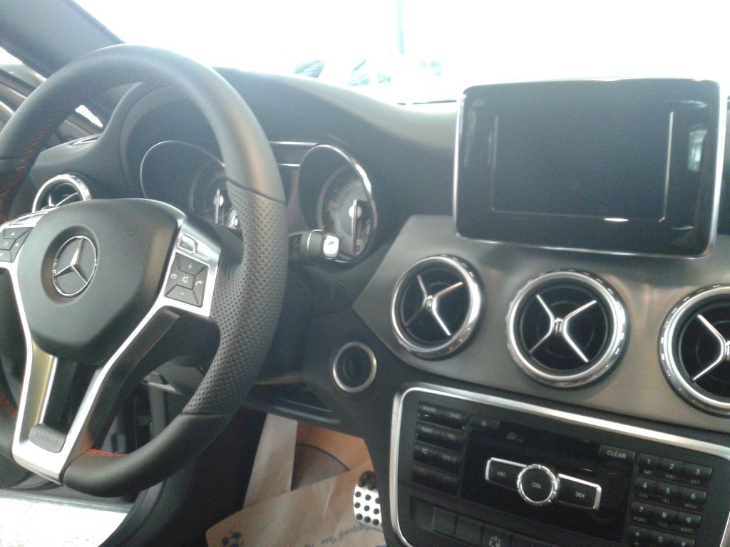YEN MERCEDES GLA SATITA RESM GALERS
