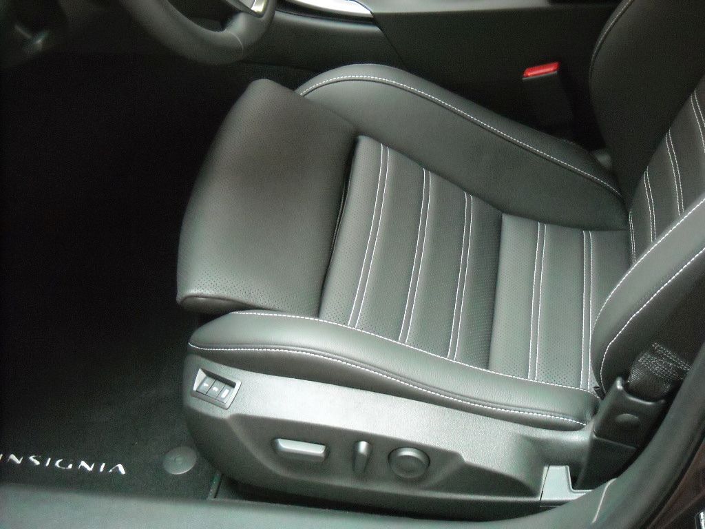 YEN MAKYAJLI OPEL NSGNA  MEKAN RESMLER