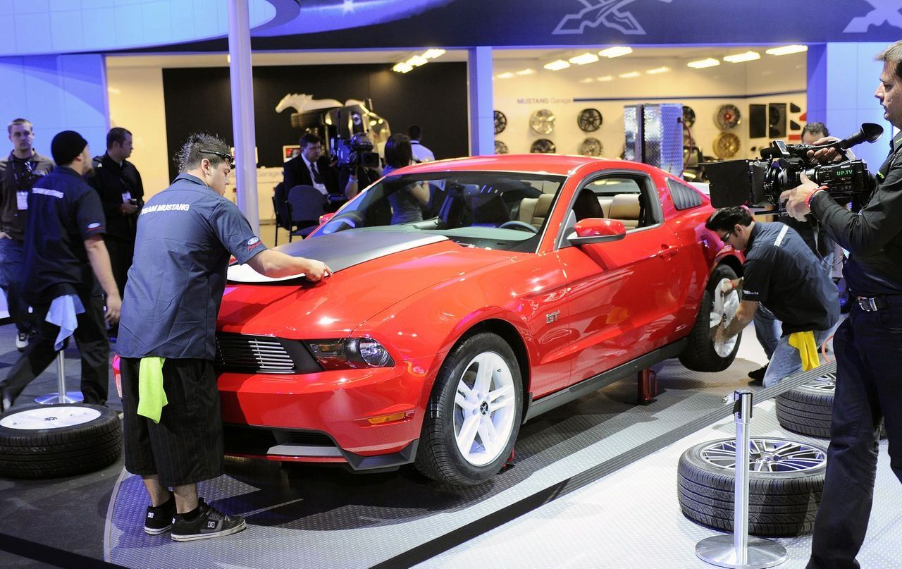 FORD MUSTANG (2010) GALER