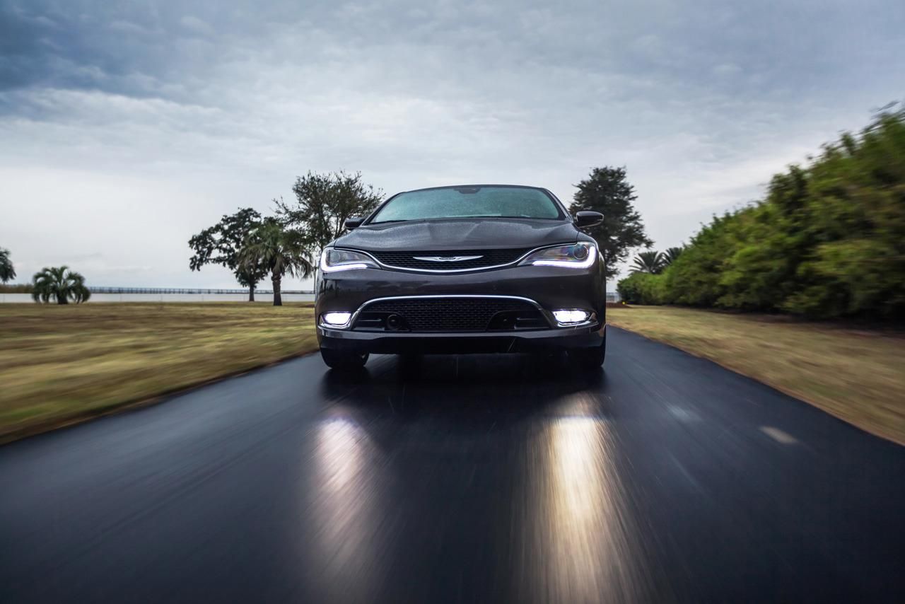 YEN 2015 CHRYSLER 200 AYRINTILI RESM GALERS