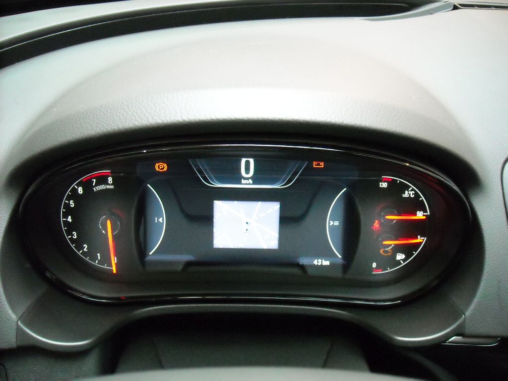 YEN MAKYAJLI OPEL NSGNA  MEKAN RESMLER