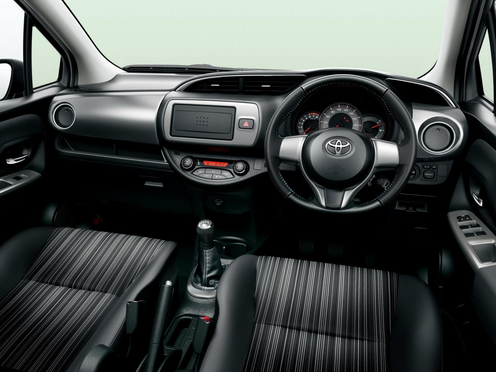 YEN MAKYAJLI TOYOTA YARS 2014 LK RESM GALERS