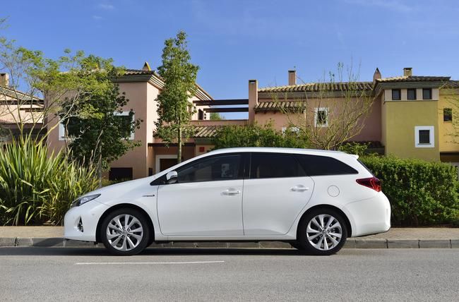 YEN TOYOTA AURS TOURNG SPORTS RESM FOTORAF GALERS