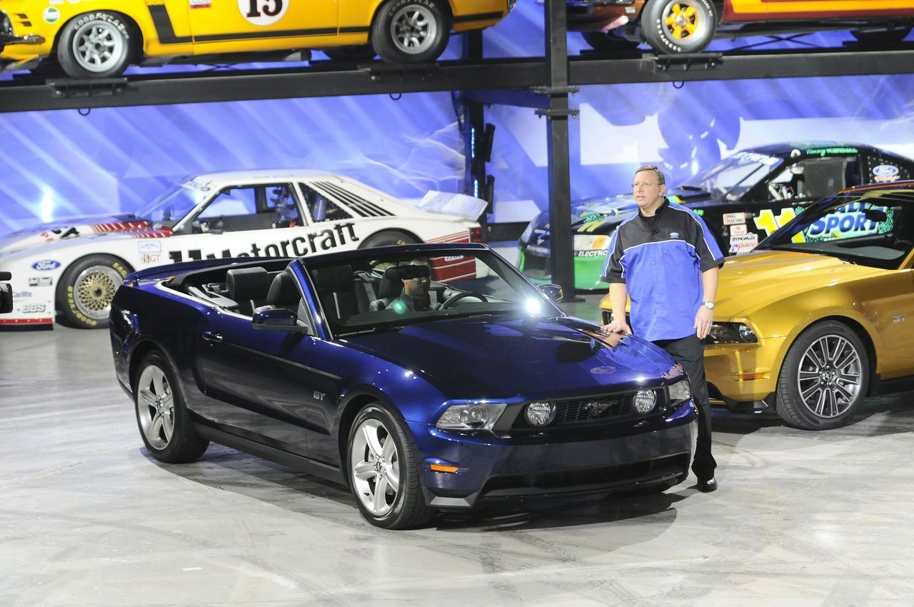 FORD MUSTANG (2010) GALER