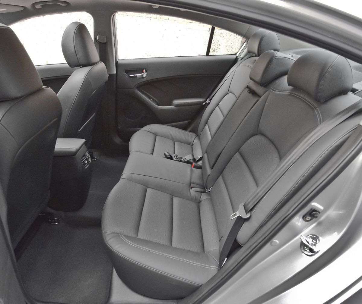 YEN KA CEE'D SEDAN; CERATO RESM GALERS 2
