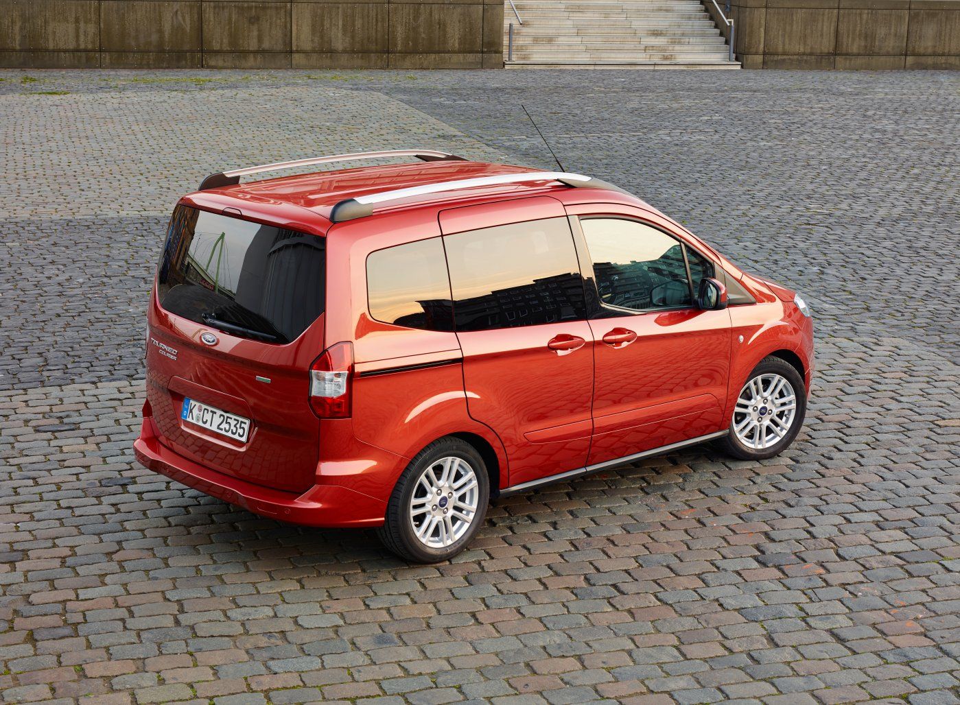 YEN FORD TOURNEO COURER DETAYLI RESM GALERS