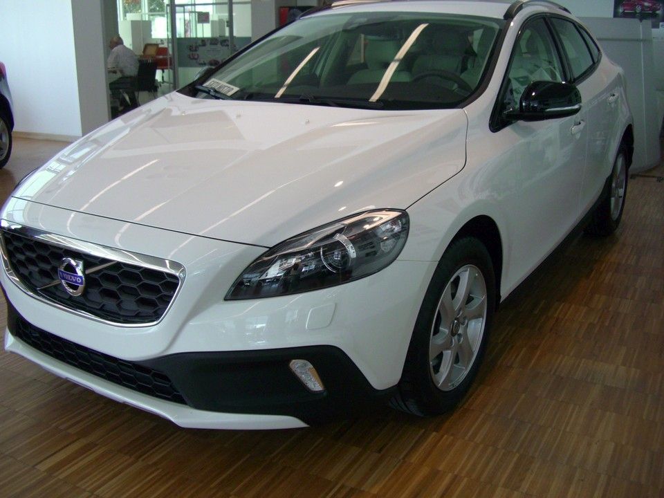 YEN VOLVO V40 CROSS COUNTRY DRVE POWERSHFT SATITA RESM GALERS