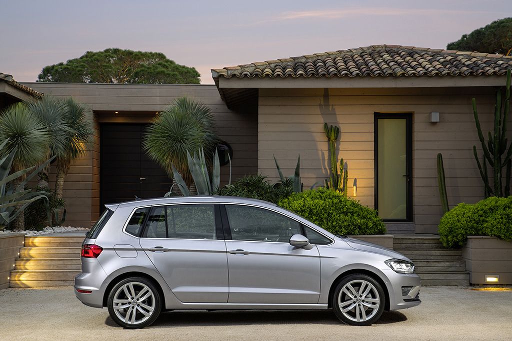 YEN VOLKSWAGEN GOLF SPORTSVAN DETAYLI RESM GALERS