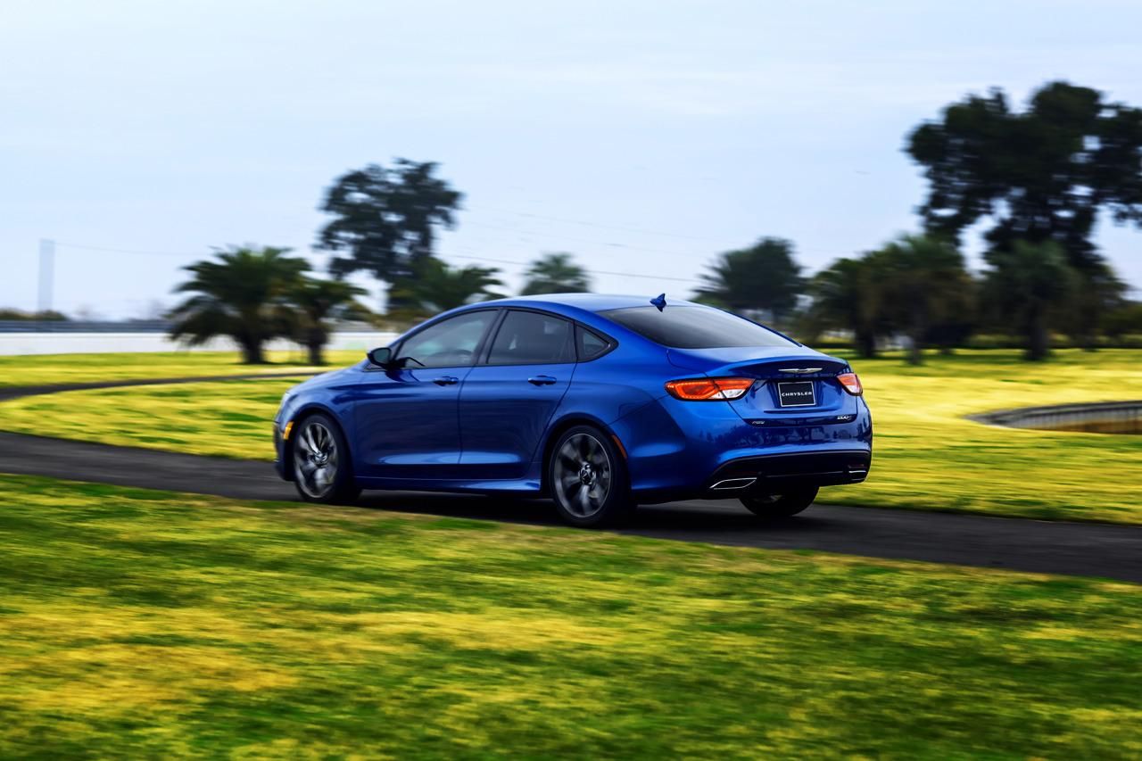 YEN 2015 CHRYSLER 200 AYRINTILI RESM GALERS