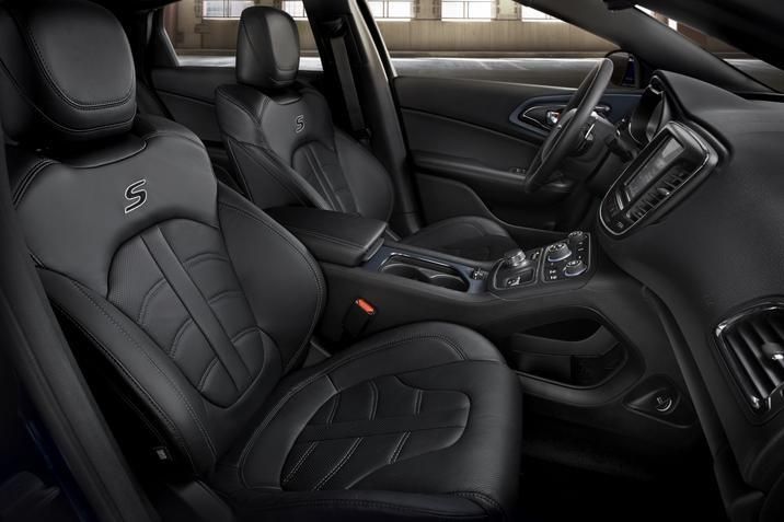 YEN 2015 CHRYSLER 200 RESM GALERS