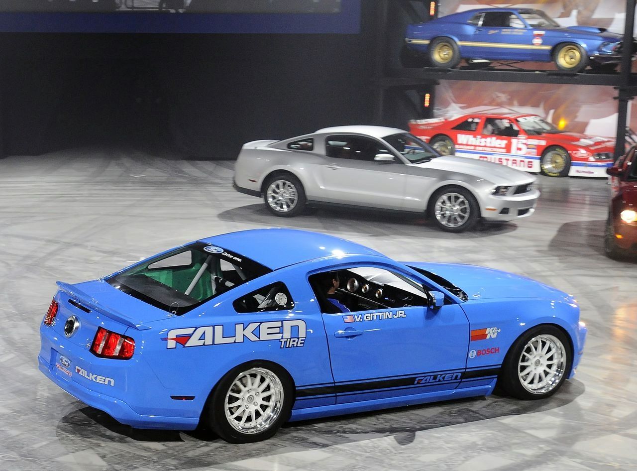 FORD MUSTANG (2010) GALER