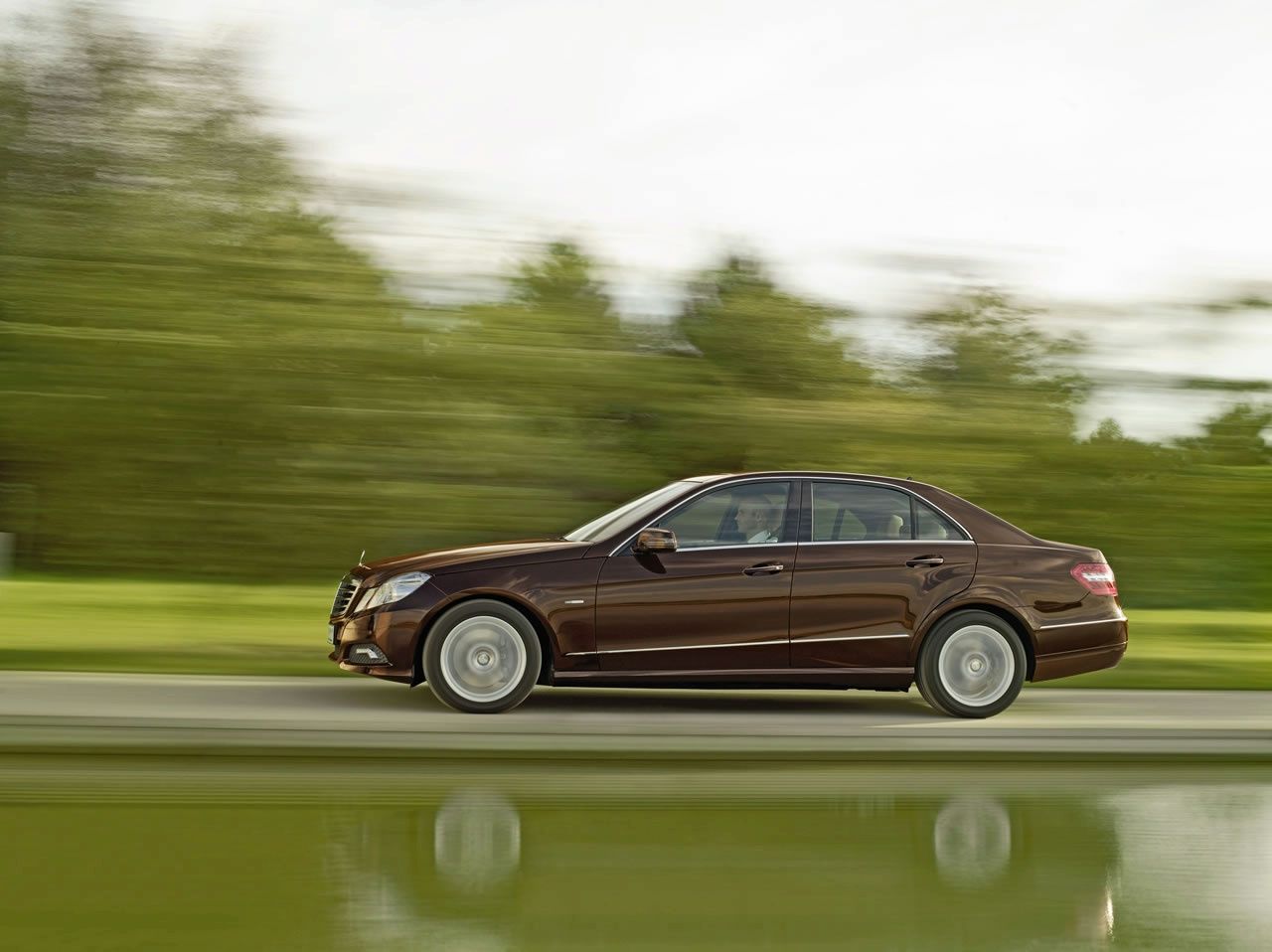 MERCEDES E SEDAN (2010)