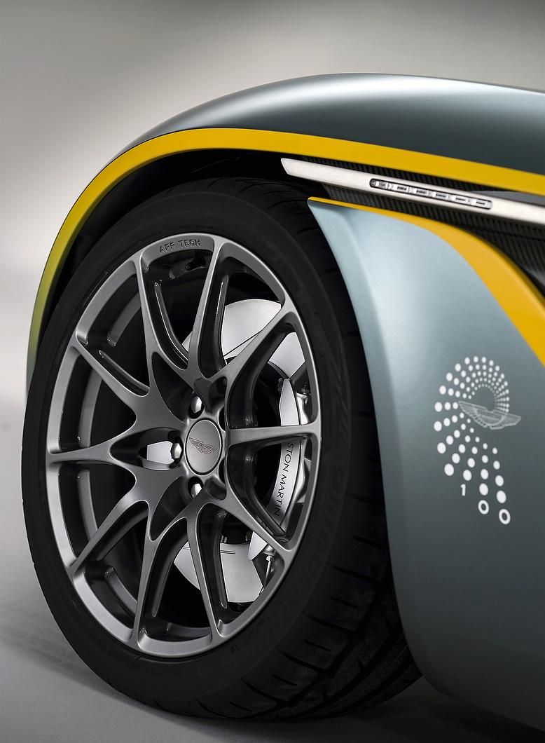 ASTON MARTN CC100 KONSEPT GALER 