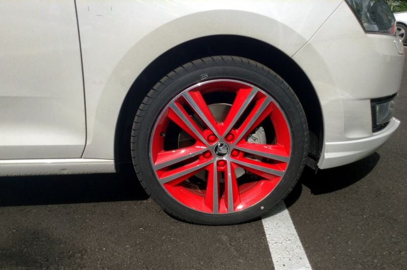 SKODA RAPD RED - GREY RESM GALERS